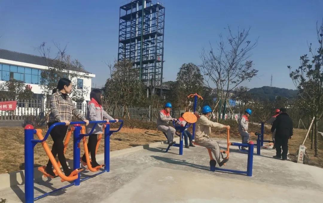 Affection for employees and dedicated dedication—Xiaoting District Federation of Trade Unions donated sports fitness equipment and books to Xingyue New Materials